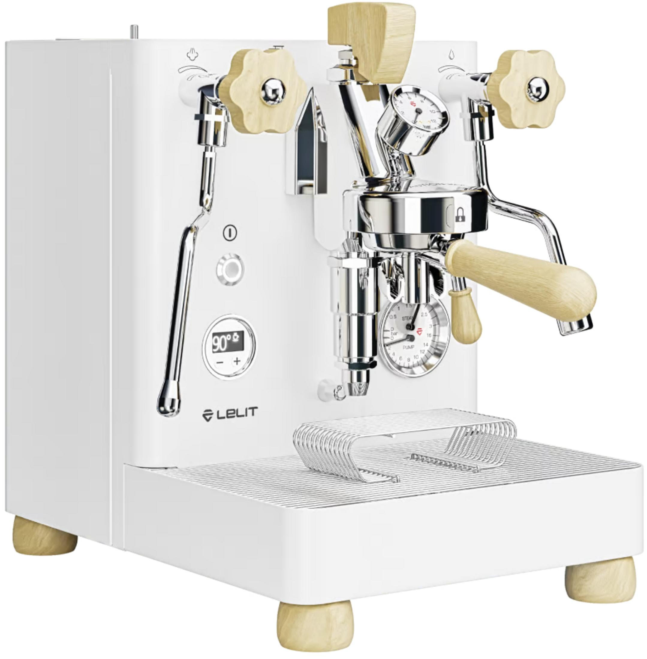 Una macchina da caffè espresso bianca con manici in legno, parti cromate, manometri e vassoio su piedini in legno.