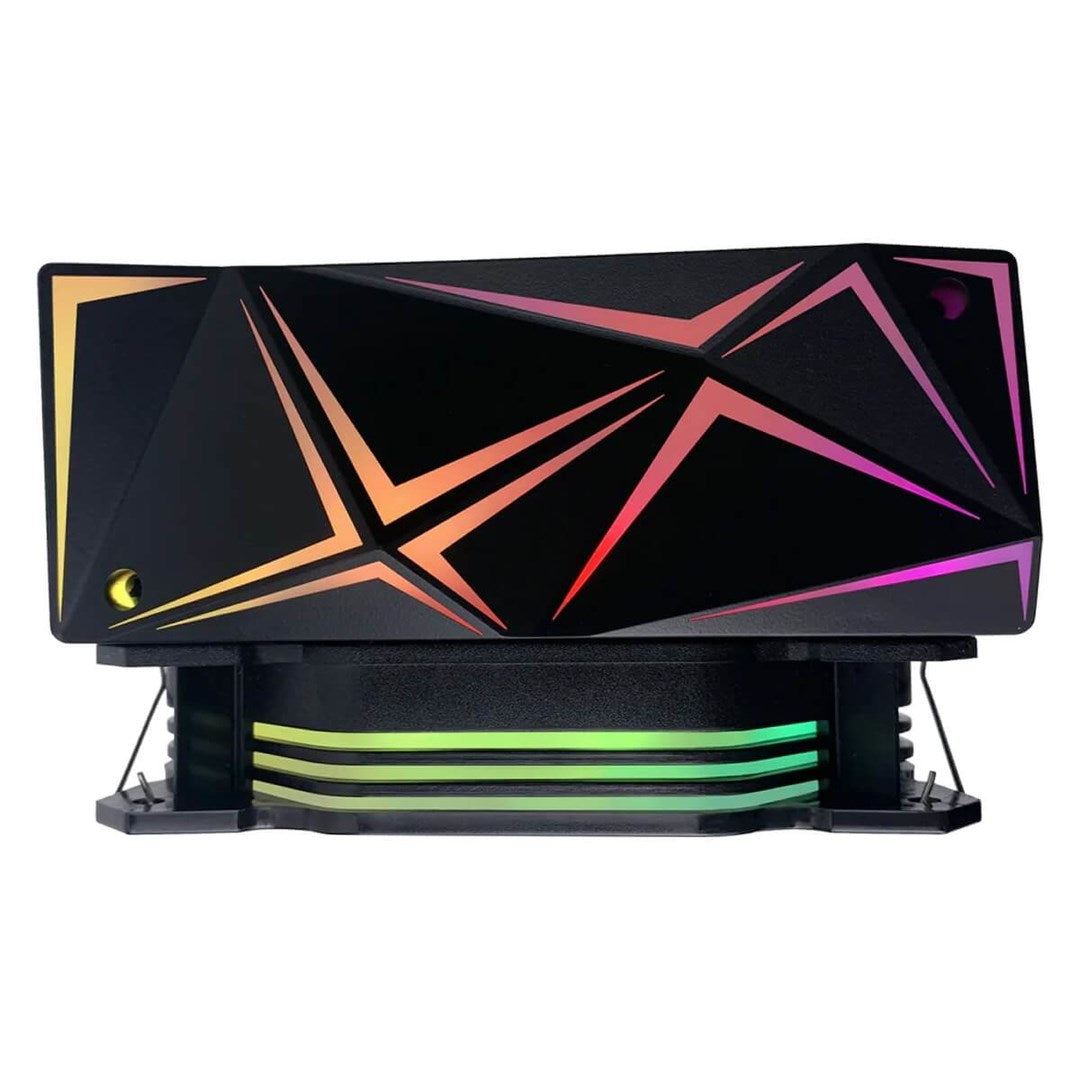 Czarny chłodzifer procesora z geometrycznymi wzorami oświetlenia RGB z przodu i u podstawy na białym tle.