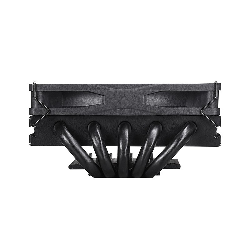 Czarny cooler CPU z pięcioma miedzianymi rurkami cieplnymi i wentylatorem na białym tle.