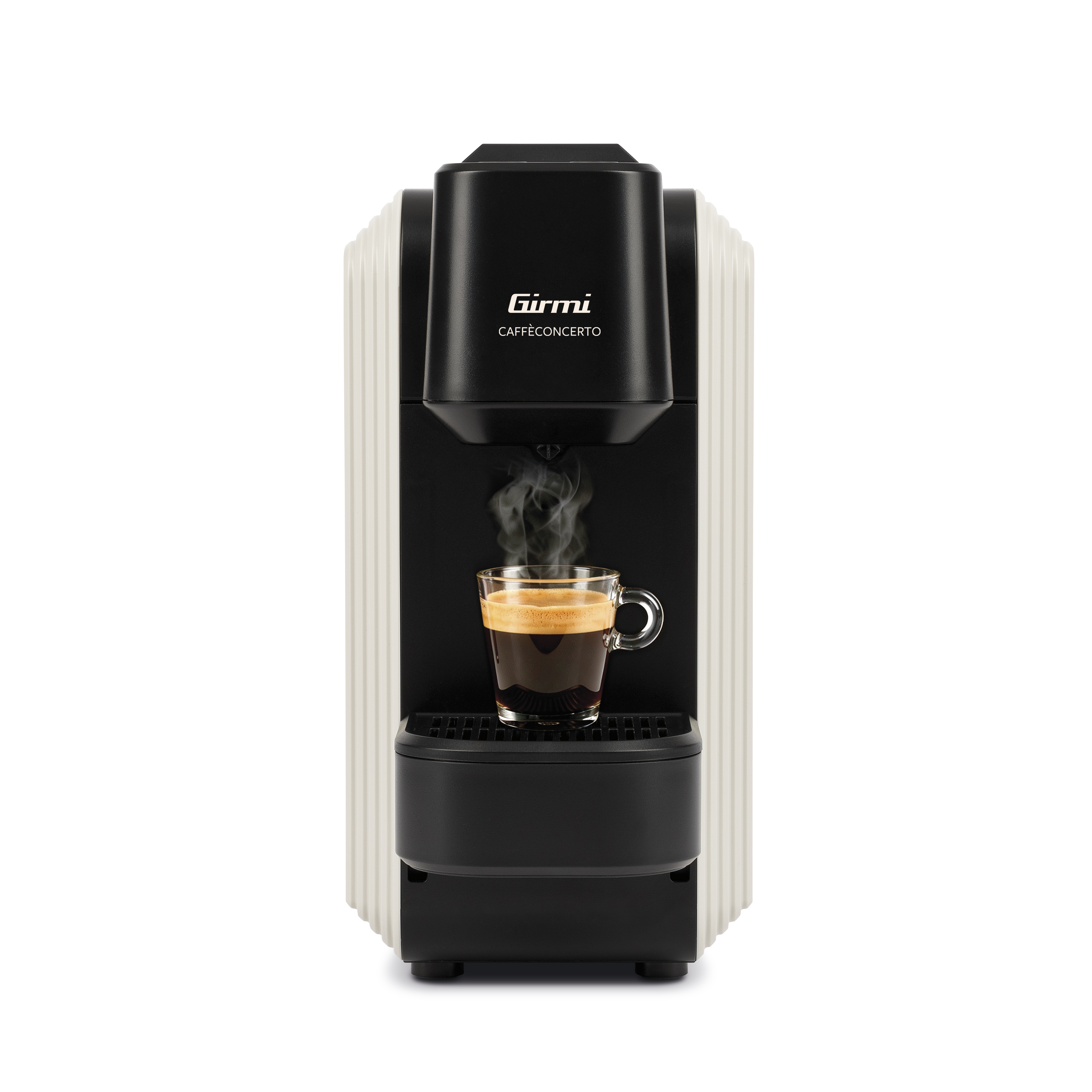 Eine schwarze und weiße Girmi Kaffeekonzerte Kaffeemaschine mit einer dampfenden Tasse frischem Espresso.