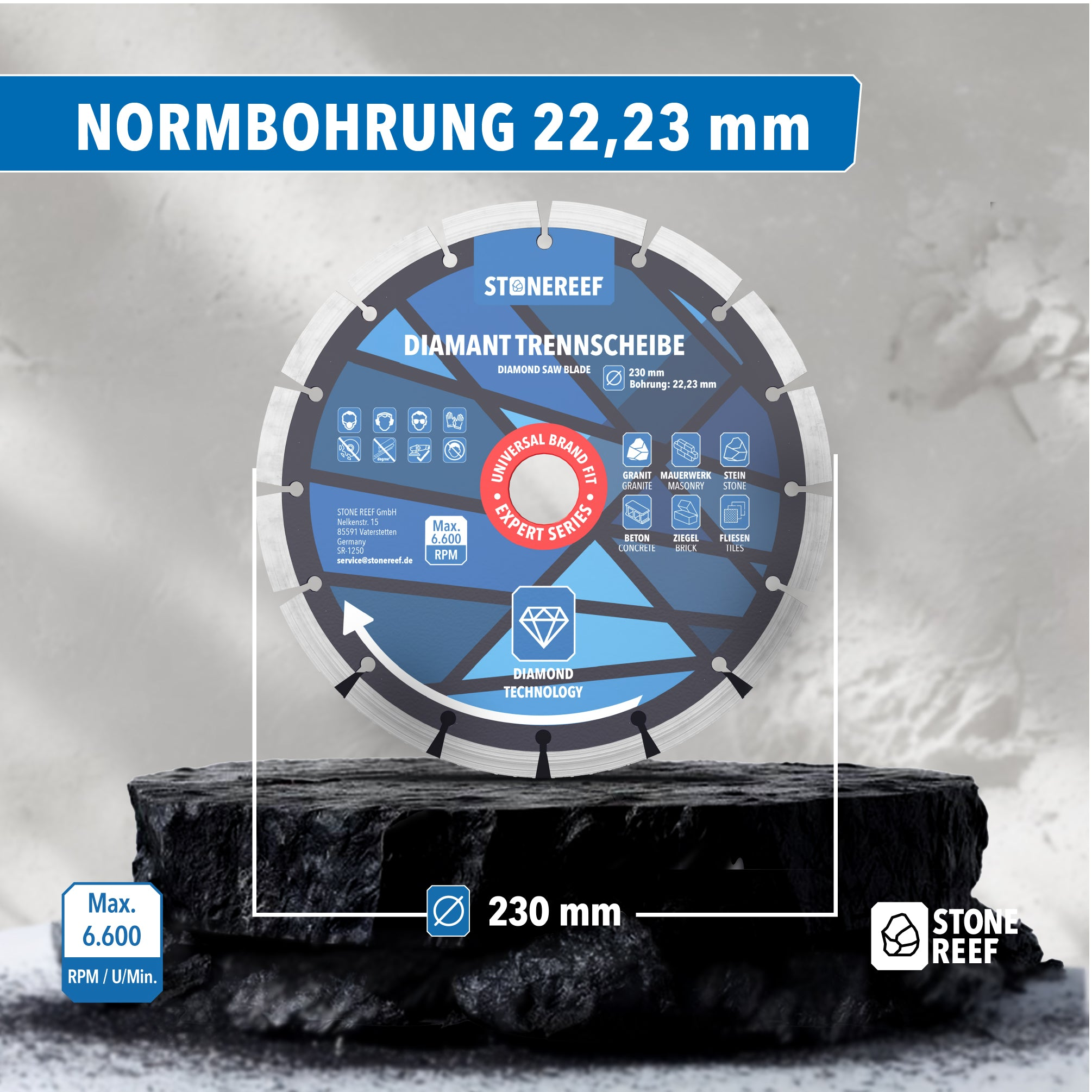 Eine 230mm Diamanttrennscheibe auf einem dunklen Steinsockel mit Sicherheitssymbolen und Text auf der Oberfl¤che.