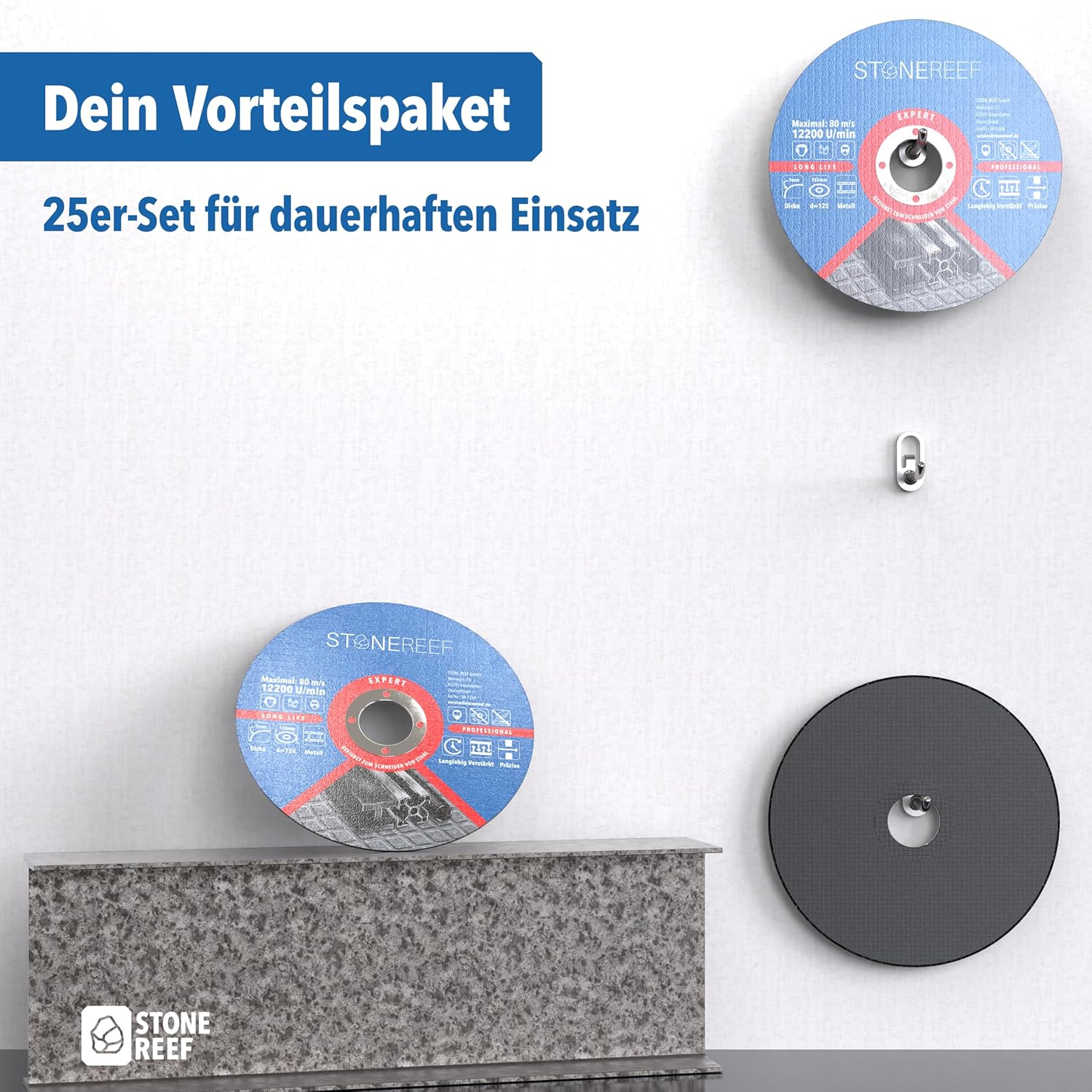 Stonereef Trennscheiben im 25er-Set, blau und schwarz, an einer Wand und auf einem Metallträger.