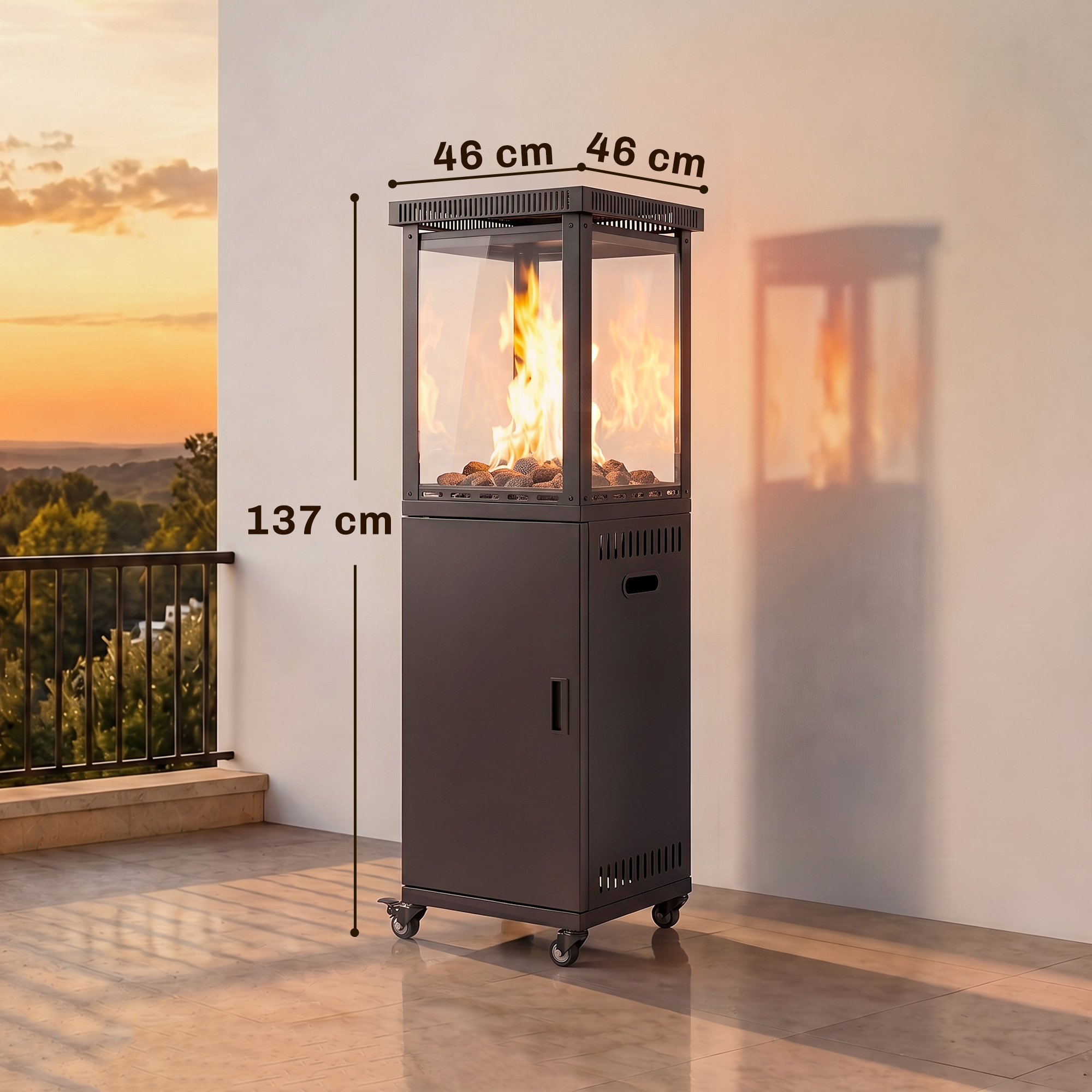 Alto riscaldatore da patio in vetro nero su ruote, alto 137 cm con piano di 46 cm, con fiamme all'interno su una terrazza al tramonto.