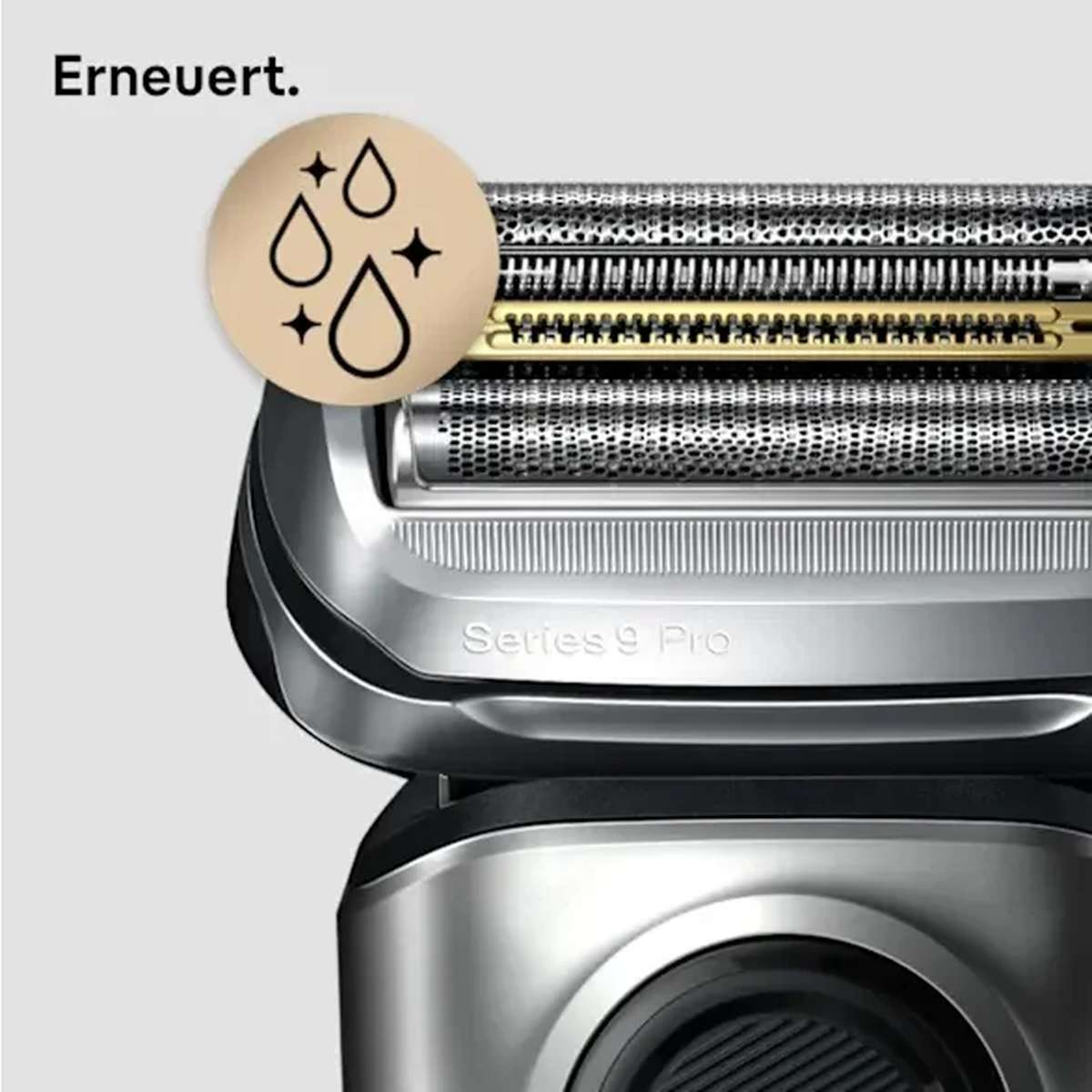 Nahaufnahme des Rasierkopfes der Braun Series 9 Pro mit der Aufschrift Erneuert und Wassertropfen-Symbol.
