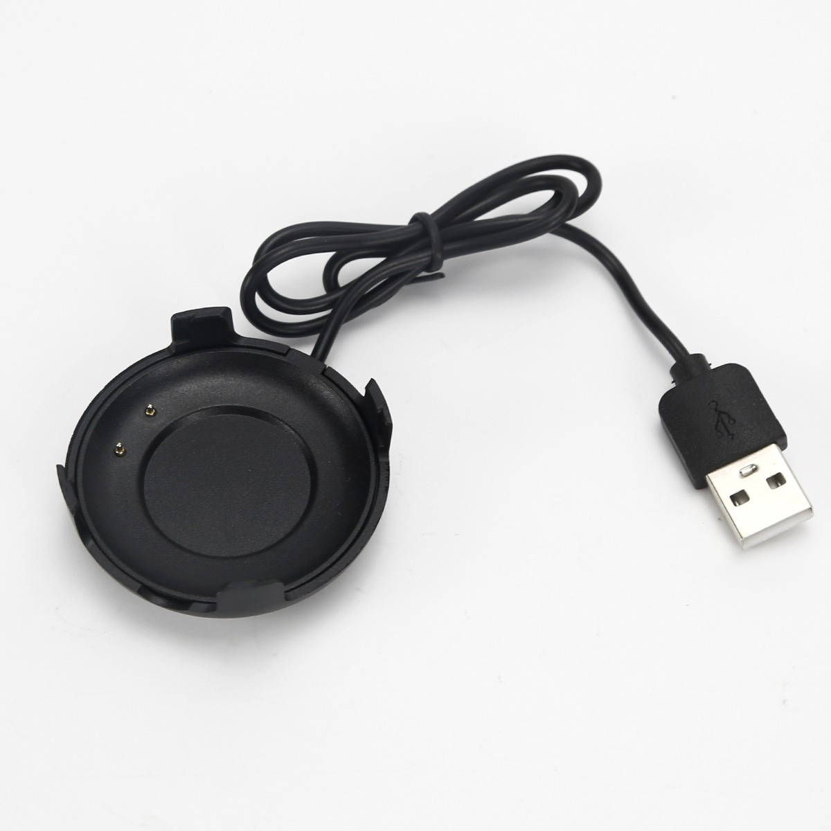 Una base di ricarica per smartwatch nera con cavo USB, su sfondo bianco.