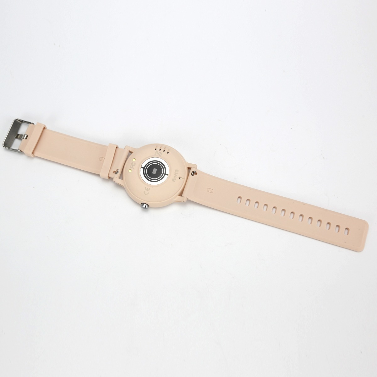 Retro di uno smartwatch rosa con cinturino in silicone e sensore su sfondo bianco.