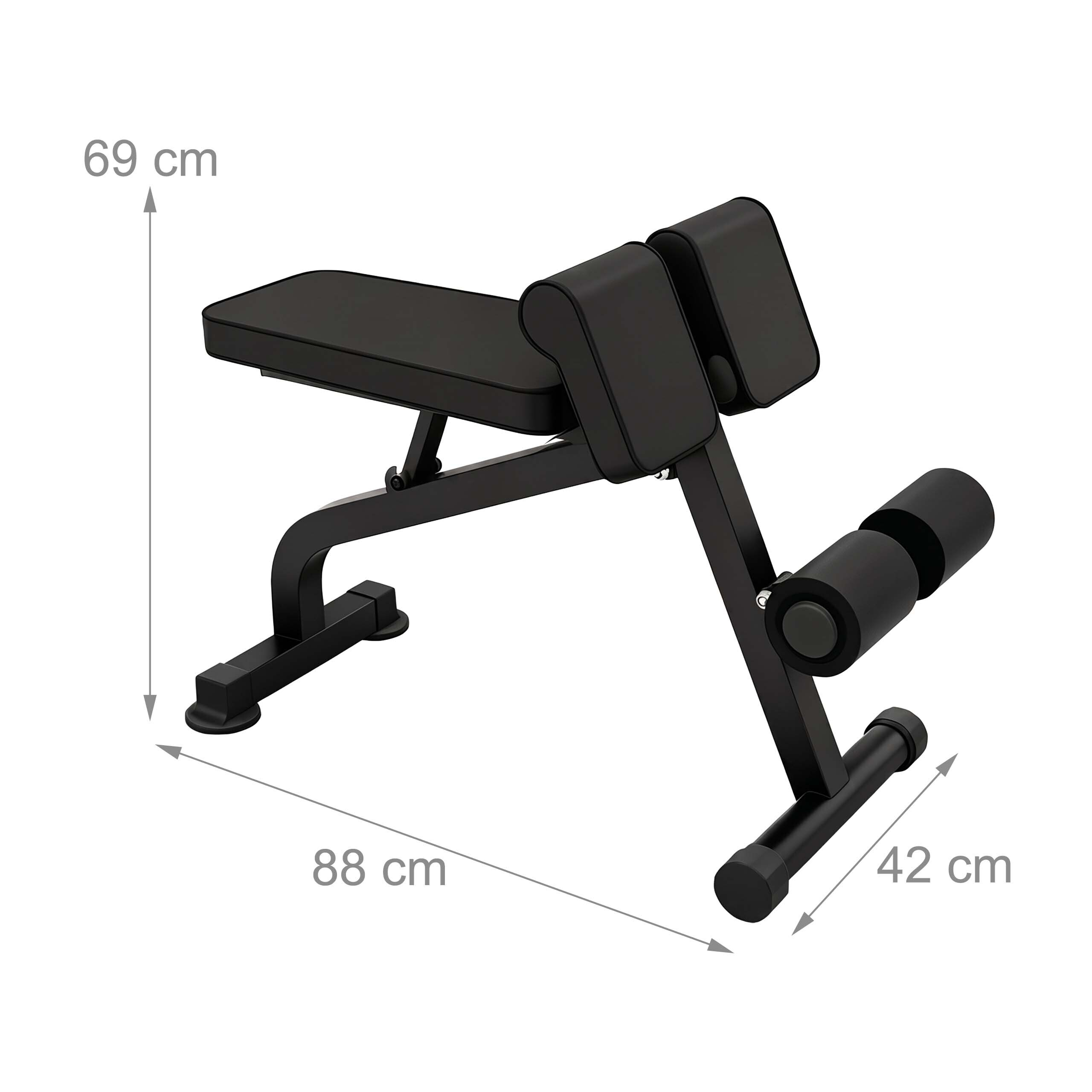 Schwarze Hyperextension-Fitnessbank mit Maßen von 69 cm Höhe, 88 cm Länge und 42 cm Breite.
