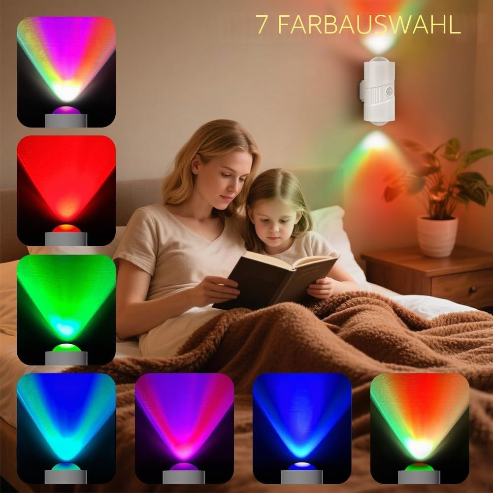 Eine Frau und ein Kind lesen im Bett, beleuchtet von einer Wandlampe mit verschiedenen Farbmodi.