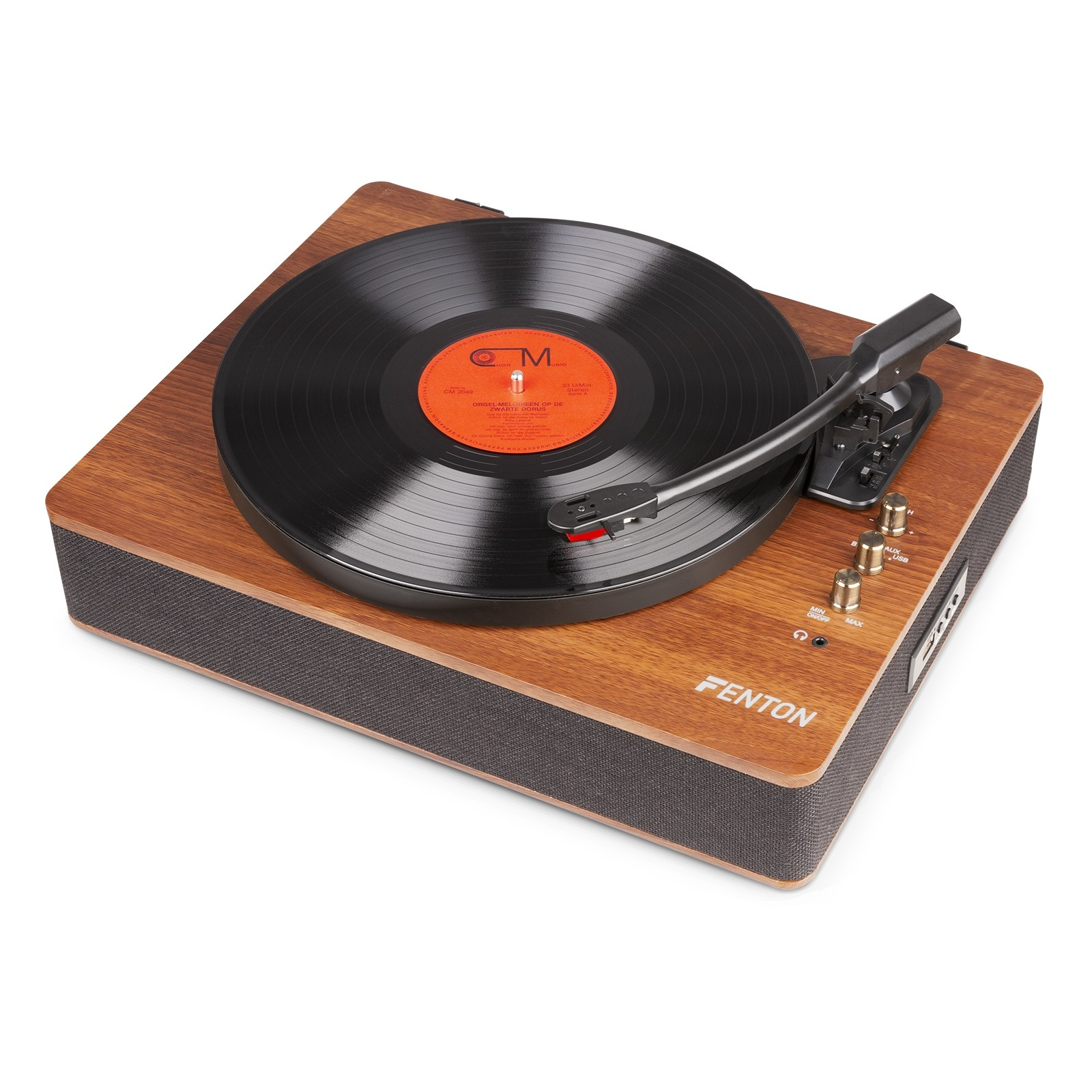 Un tocadiscos de madera con un disco de vinilo negro y perillas doradas sobre fondo blanco.