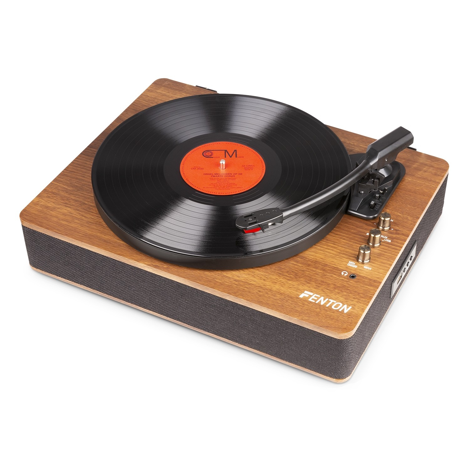 Un tocadiscos de madera Fenton con un disco de vinilo negro se coloca sobre un fondo blanco.