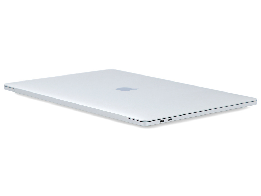 Zamknięty srebrny laptop z logo Apple na białym tle.