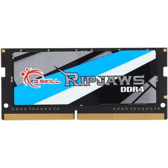 Un banco di RAM SODIMM G.SKILL Ripjaws DDR4 nero con etichetta blu, bianca e argento.