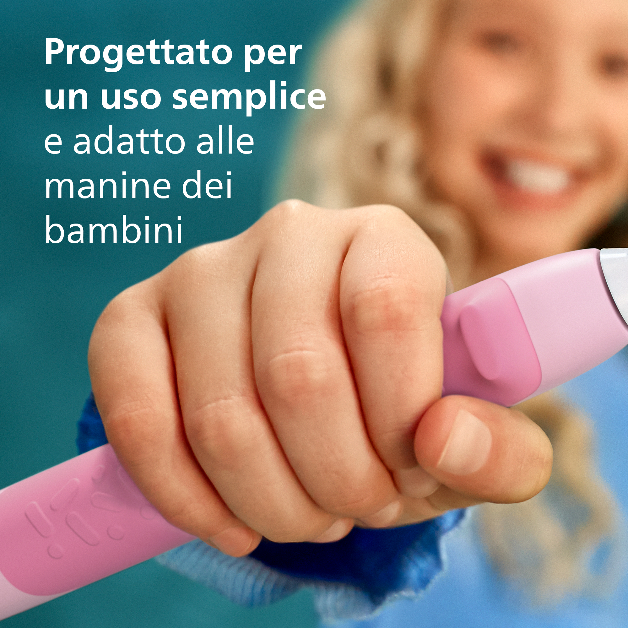 Un bambino tiene in mano una penna rosa, con testo in italiano sullo sfondo.