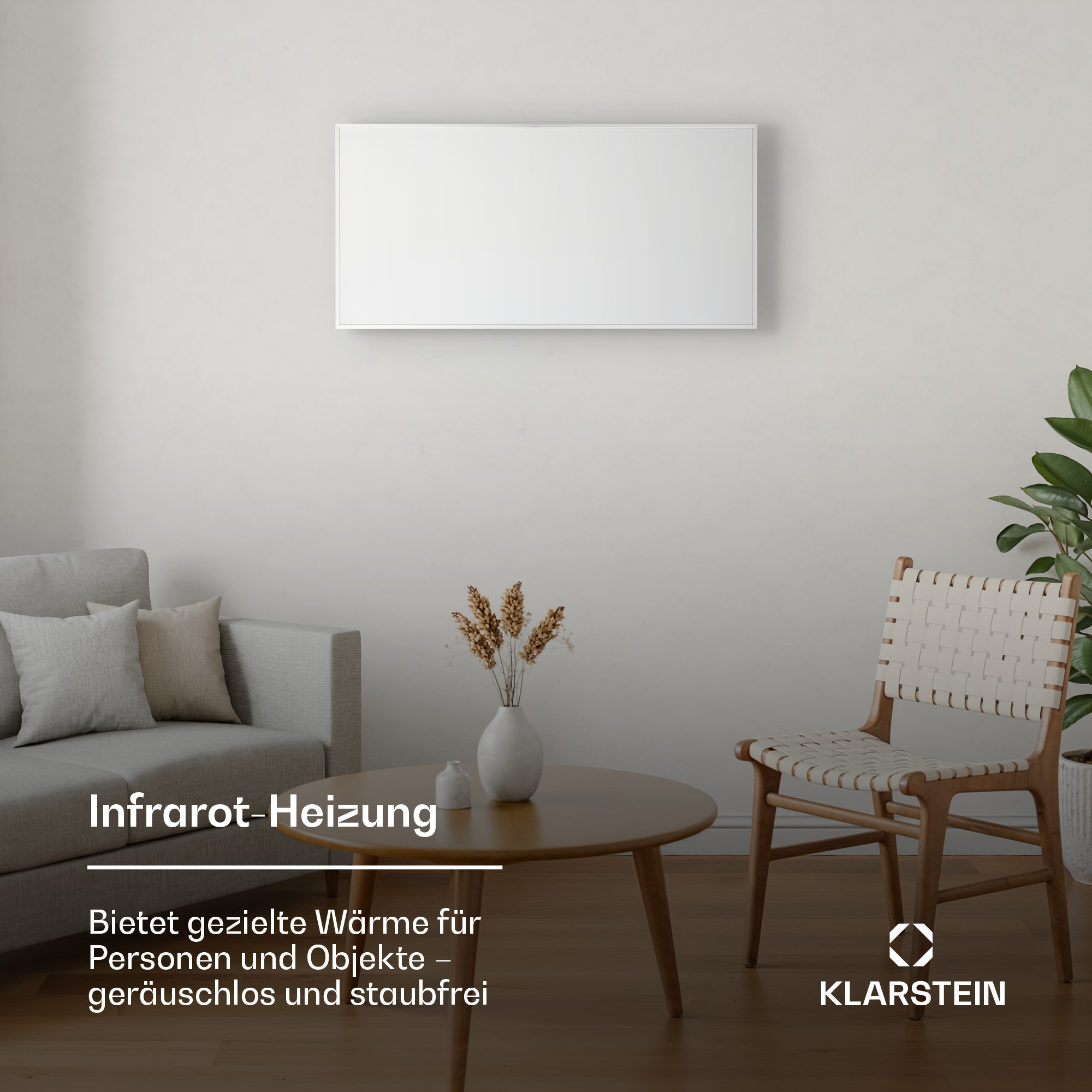 Un calefactor infrarrojo blanco en una pared sobre un sofá y una mesa de madera con un florero en una sala.