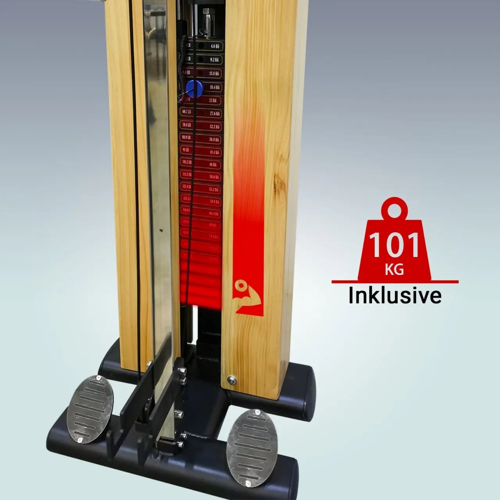 Holz-Seilzugstation mit roten Gewichtsblöcken und 101 kg Aufschrift.