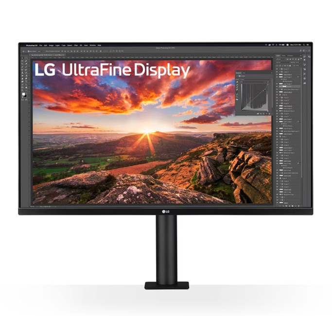 Bir LG UltraFine monitör gün batımı manzarası ve fotoğraf düzenleme yazılımı gösteriyor.
