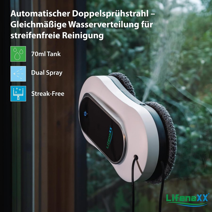 Ein weißer Fensterreinigungsroboter sprüht Wasser auf eine Fensterscheibe, mit Textgrafiken auf der linken Seite.