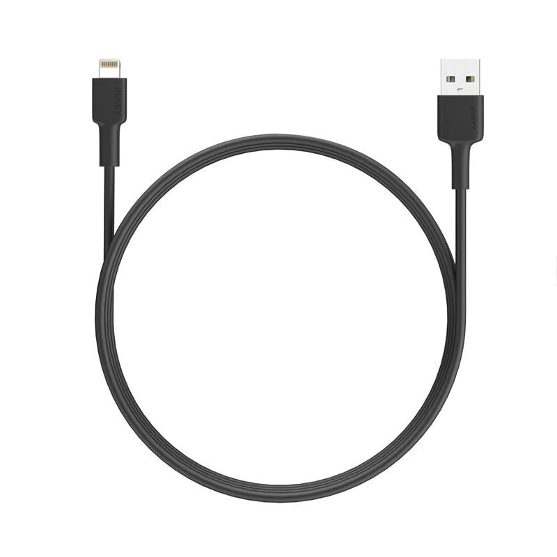 Beyaz arka planda siyah USB-A - Lightning şarj kablosu.