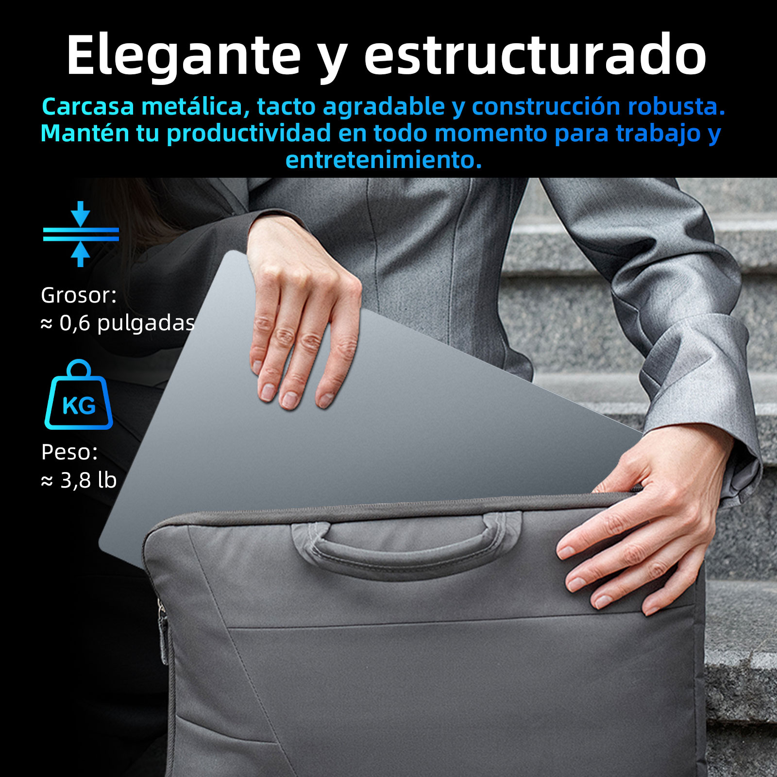 Una persona con traje gris guarda una laptop delgada en una bolsa al aire libre.