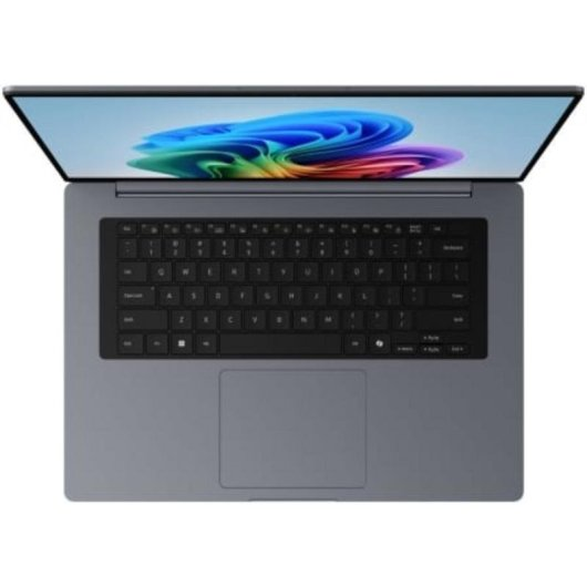 Un ordenador portátil gris con teclado negro y un fondo de pantalla colorido.