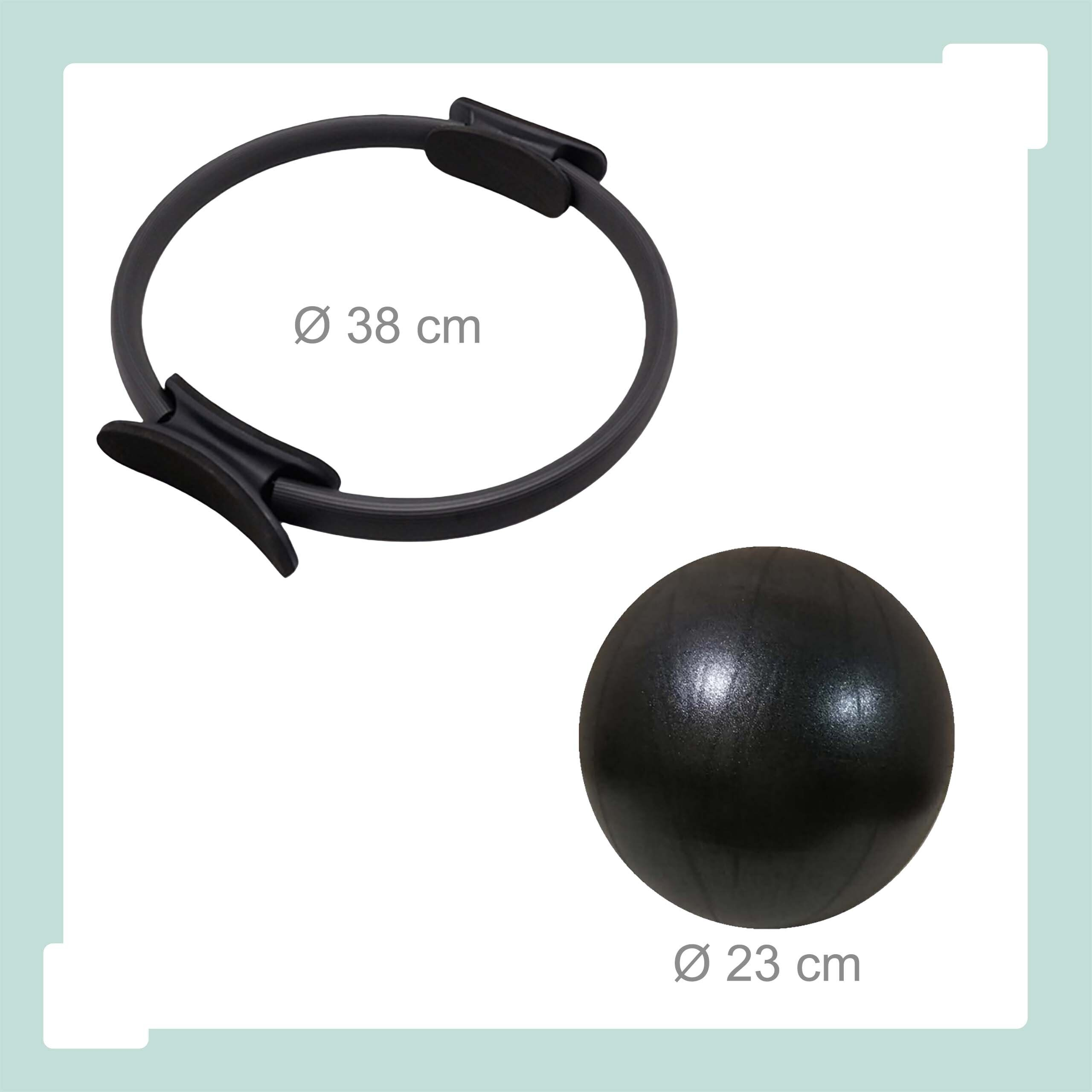 Ein schwarzer Pilatesring mit 38 cm Durchmesser und ein schwarzer Ball mit 23 cm Durchmesser auf weißem Grund.