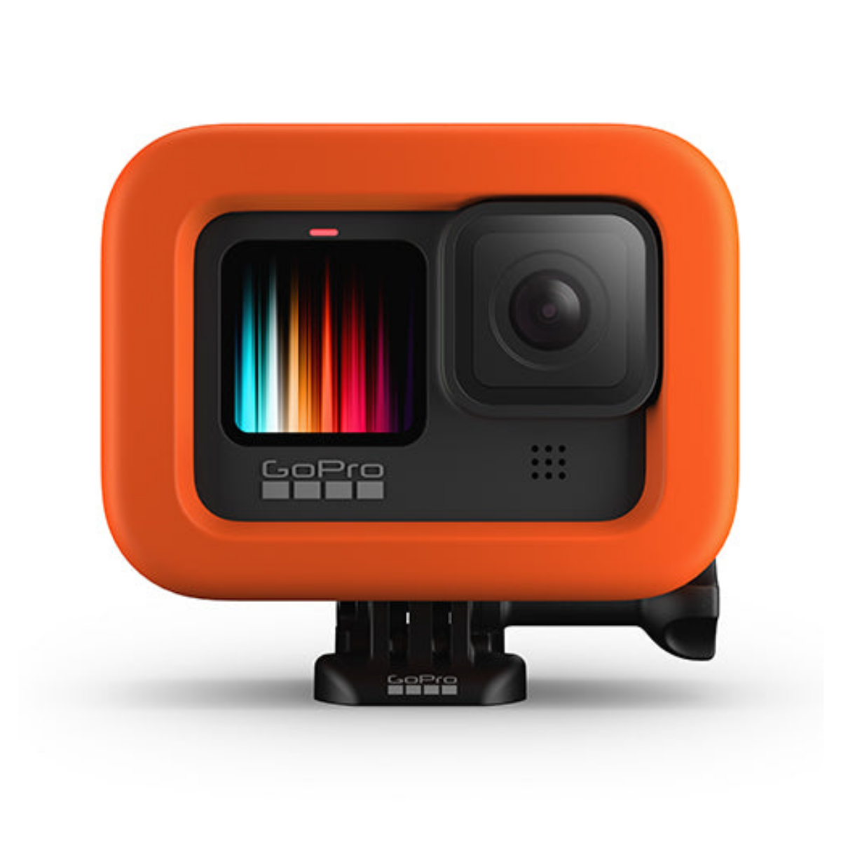 Cámara GoPro en una funda protectora naranja, montada en una base, sobre fondo blanco.