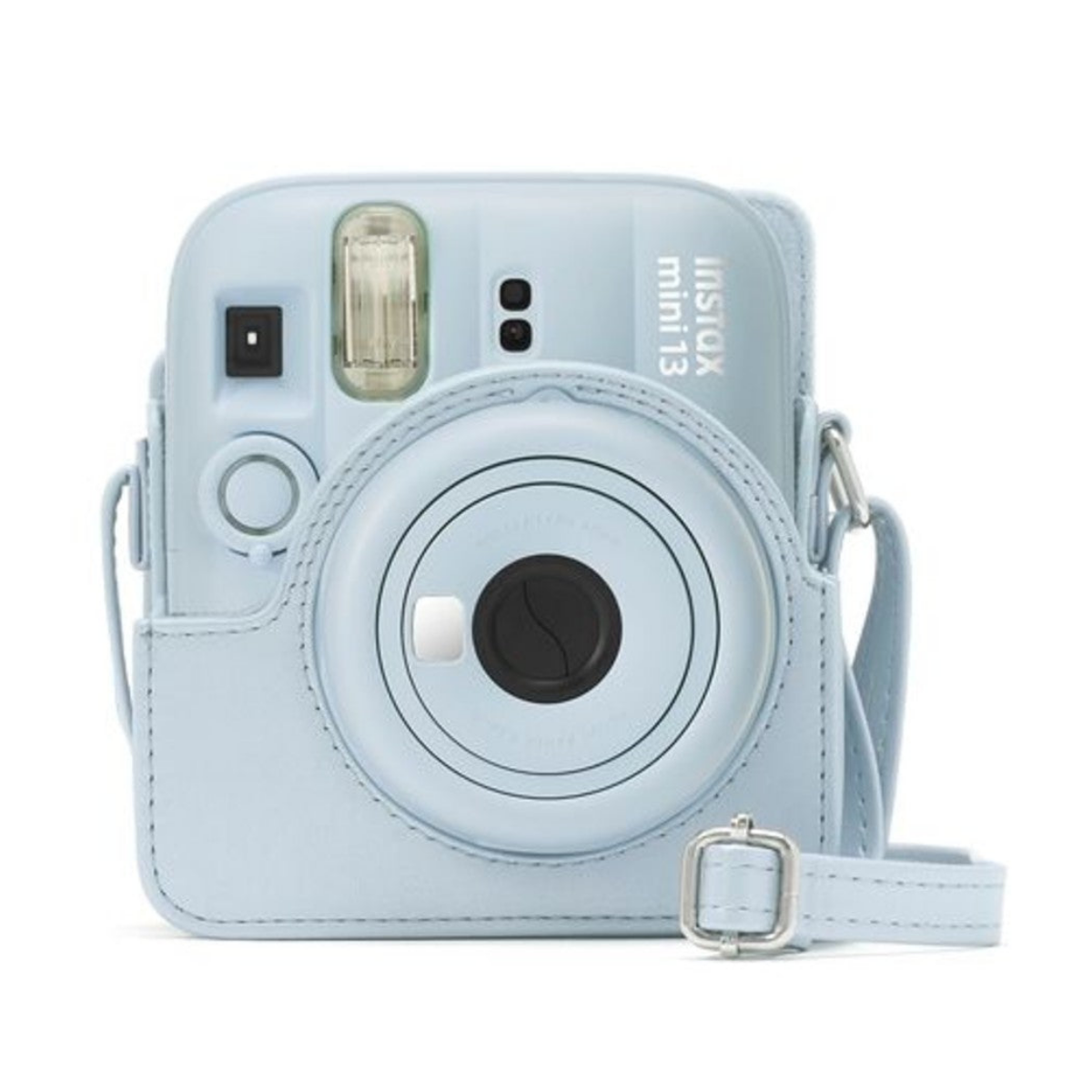 Una cámara Instax Mini 12 azul claro dentro de una funda de cuero protectora a juego con correa.