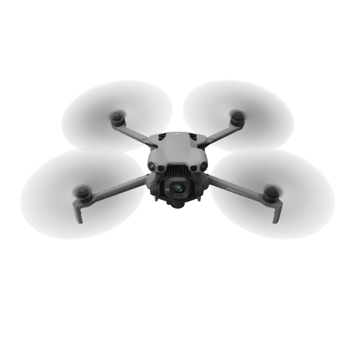 Un drone grigio con quattro eliche rotanti e una telecamera frontale fluttua su sfondo bianco.