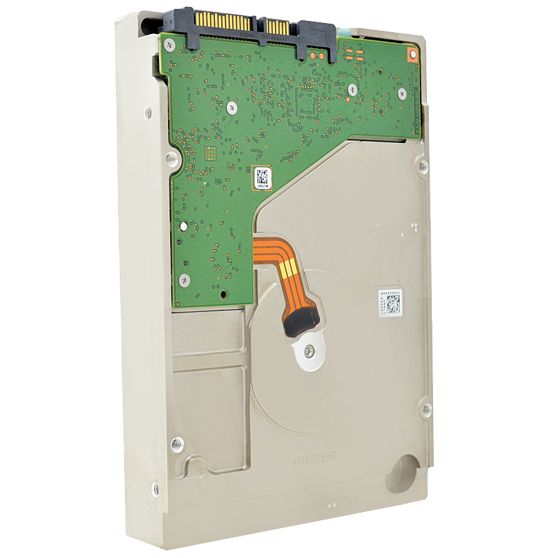 Unterseite einer silbernen Computer-Festplatte mit einer grünen Platine und Anschlüssen oben.