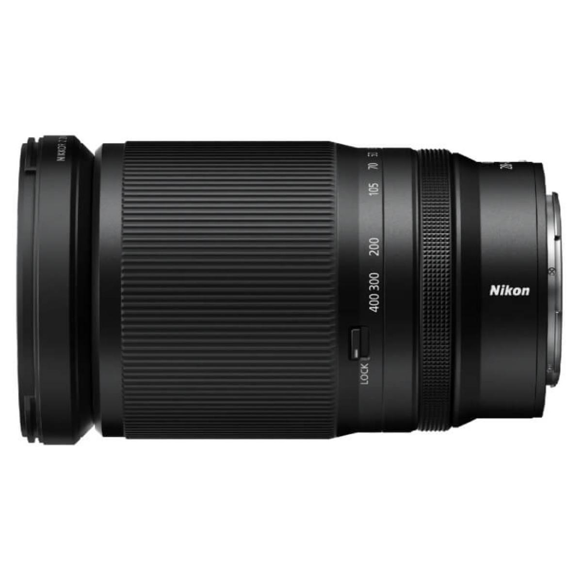 Un objetivo zoom de cámara Nikon negro con marcas de distancia y un interruptor de bloqueo sobre fondo blanco.