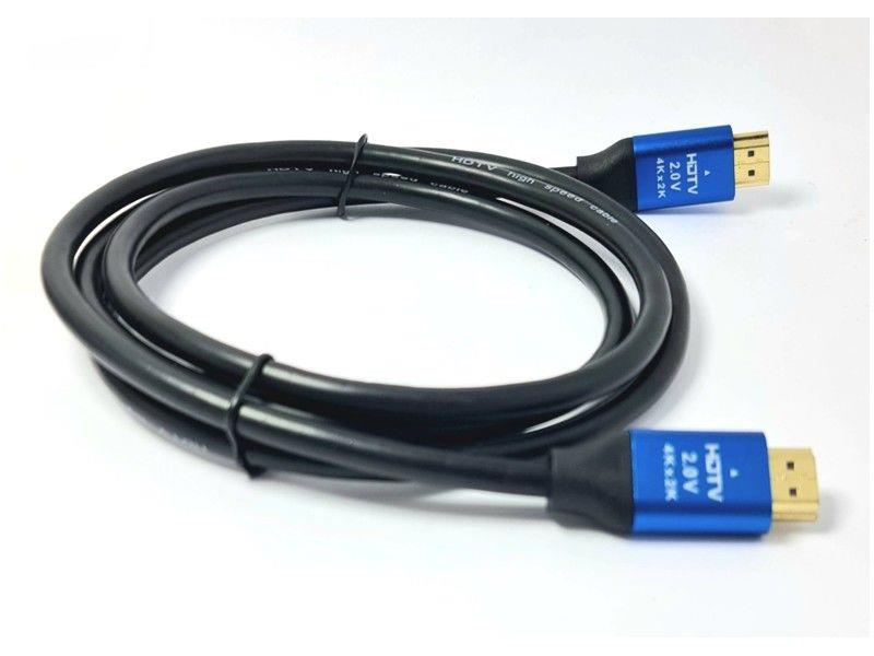 Beyaz arka planda mavi konnektörlü sarılı siyah HDMI kablosu.