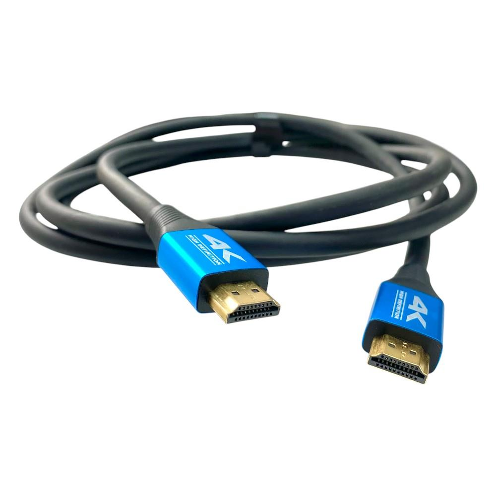 Beyaz arka planda altın kaplama pinlere ve mavi konektörlere sahip sarılı siyah bir HDMI kablosu.