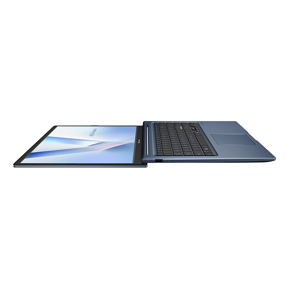 Niebieski laptop otwiera się na białej powierzchni z jasnym ekranem.