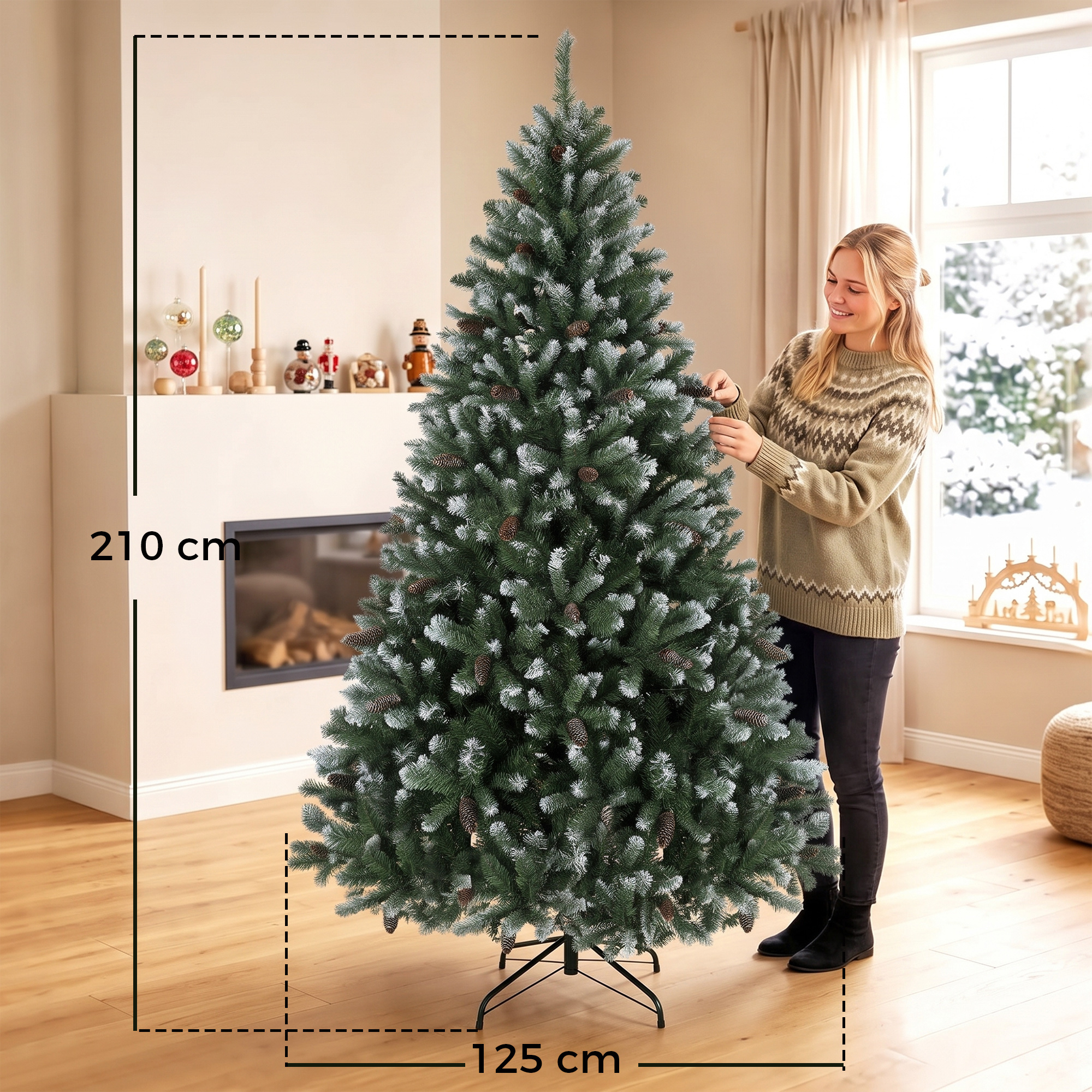 Una mujer rubia con jersey está junto a un gran árbol de Navidad de 210 cm de alto en una sala.