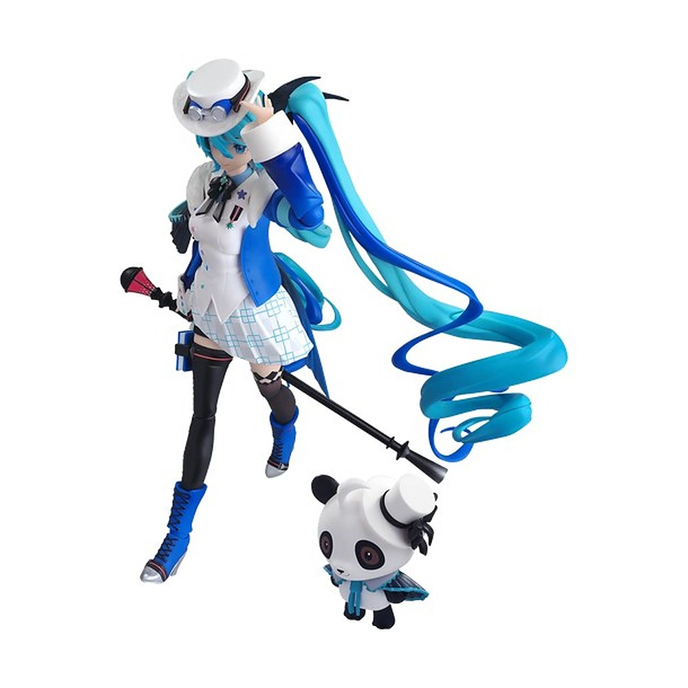 Figura anime z długimi niebieskimi włosami, biało-niebieskim strojem, kapeluszem i laską, w towarzystwie małej pandy.