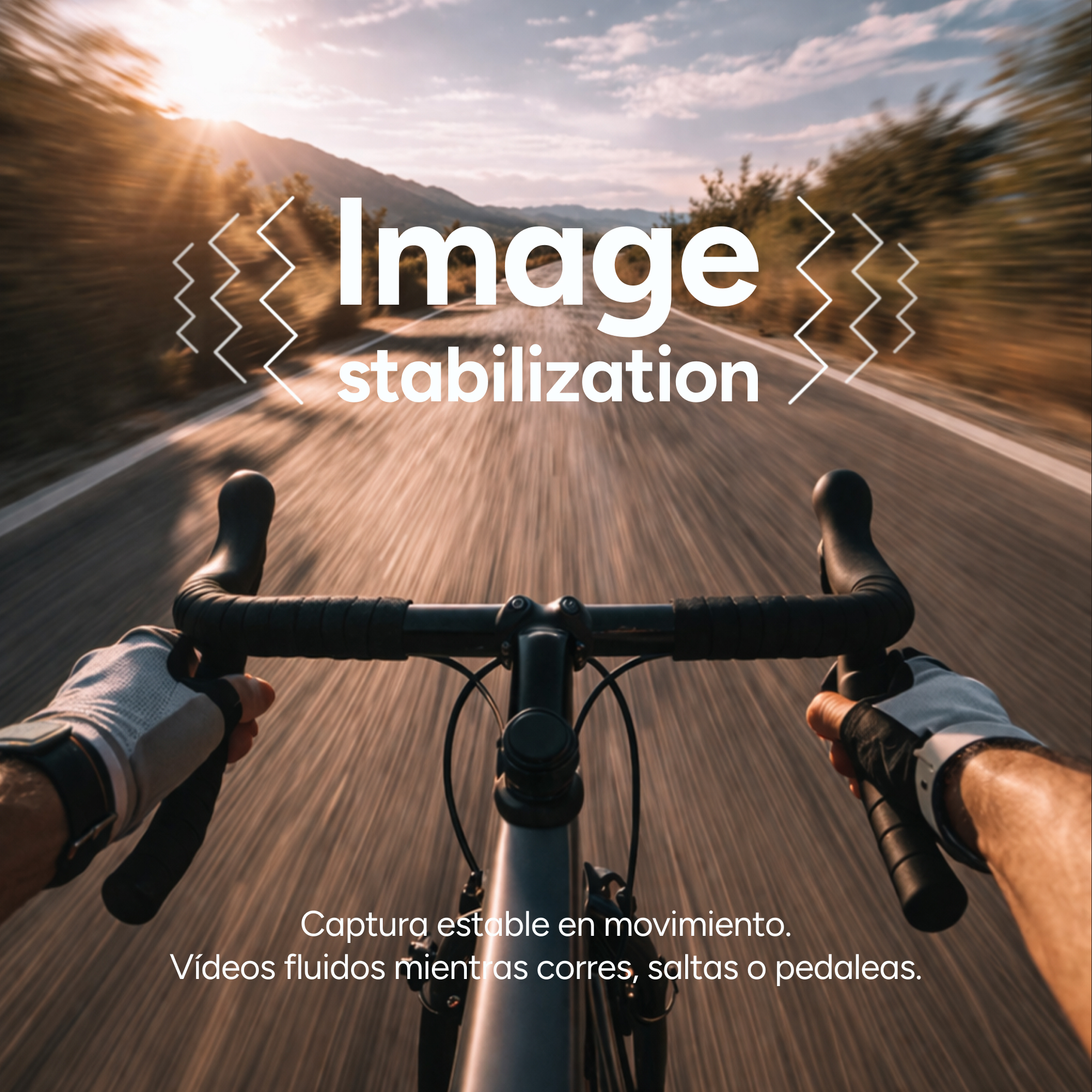Vista POV mientras montas en bicicleta por una carretera pavimentada al atardecer.