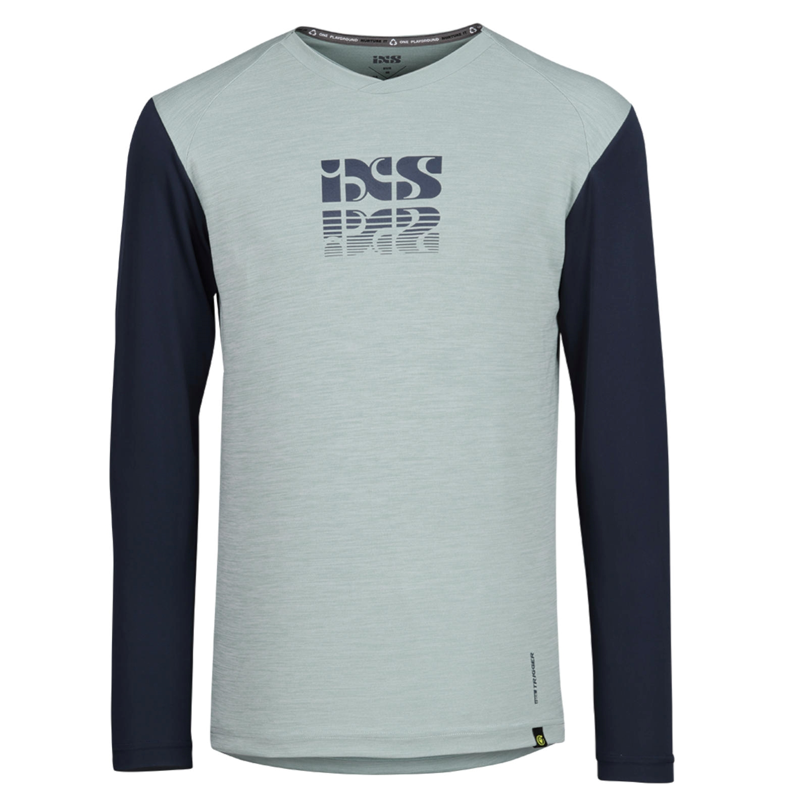 Hellgraues Langarmshirt mit dunkelblauen Ärmeln und Logo auf der Brust auf weißem Hintergrund.