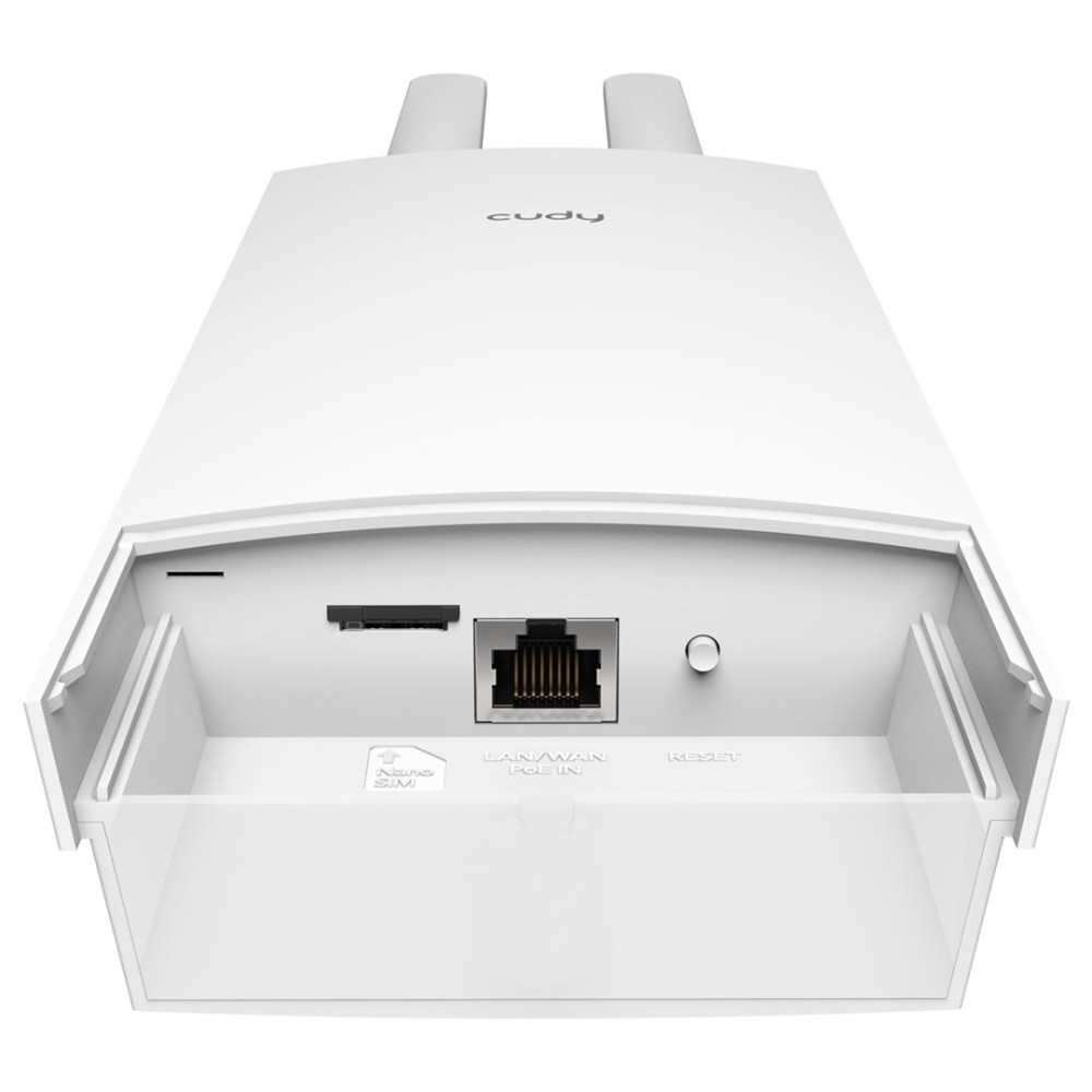 Witte Cudy-router onderkant met LAN-poort, sim-slot en resetknop in een open vak.