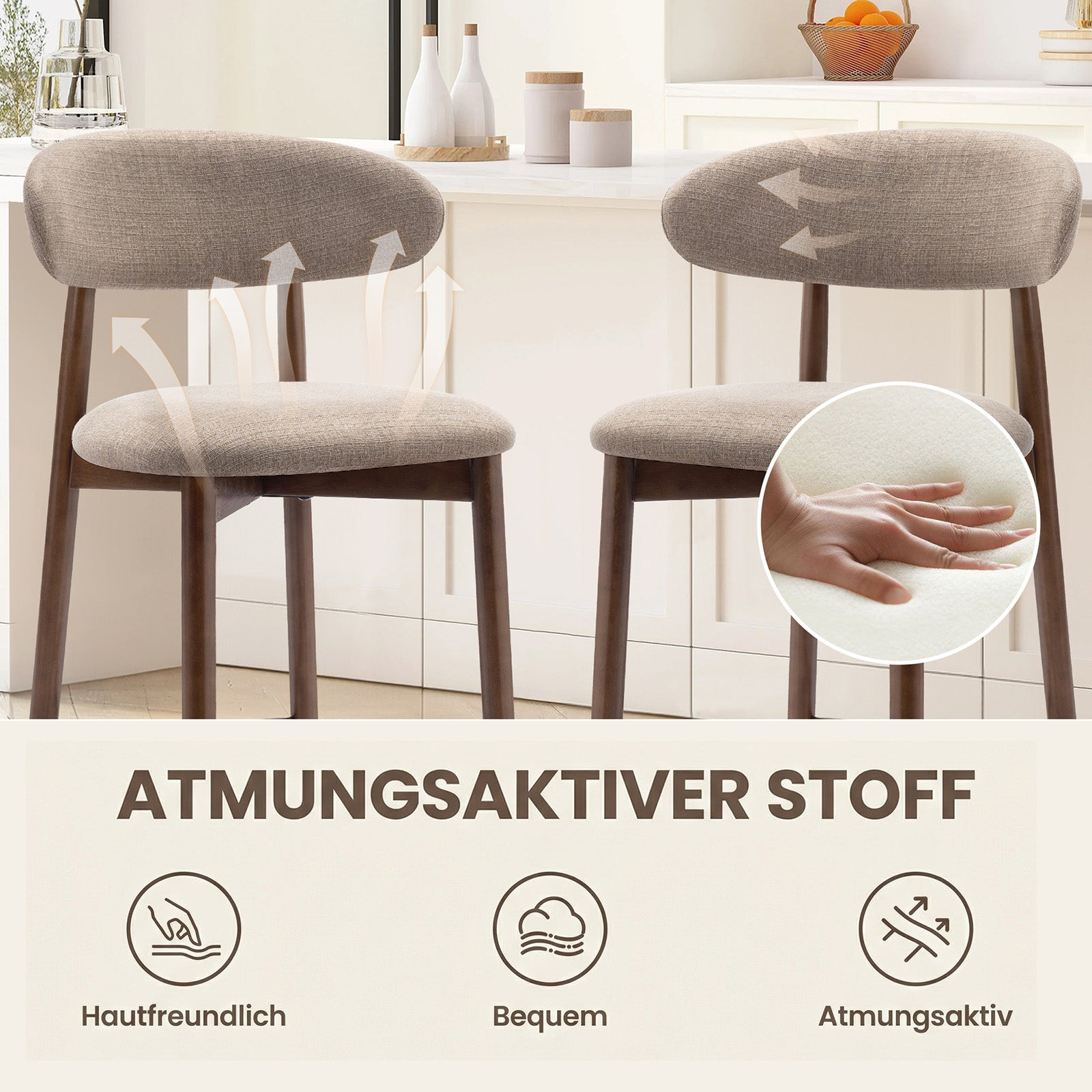 Due sedie beige con gambe in legno in cucina, zoom sul cuscino e icone che indicano traspirabilità.