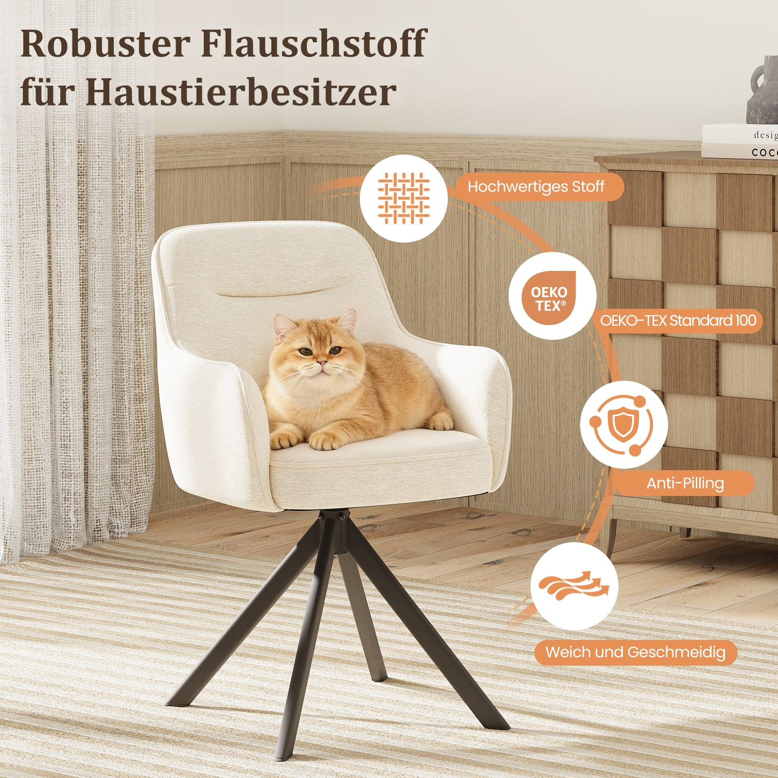 Un gatto siede su una sedia girevole beige con gambe nere in una stanza.
