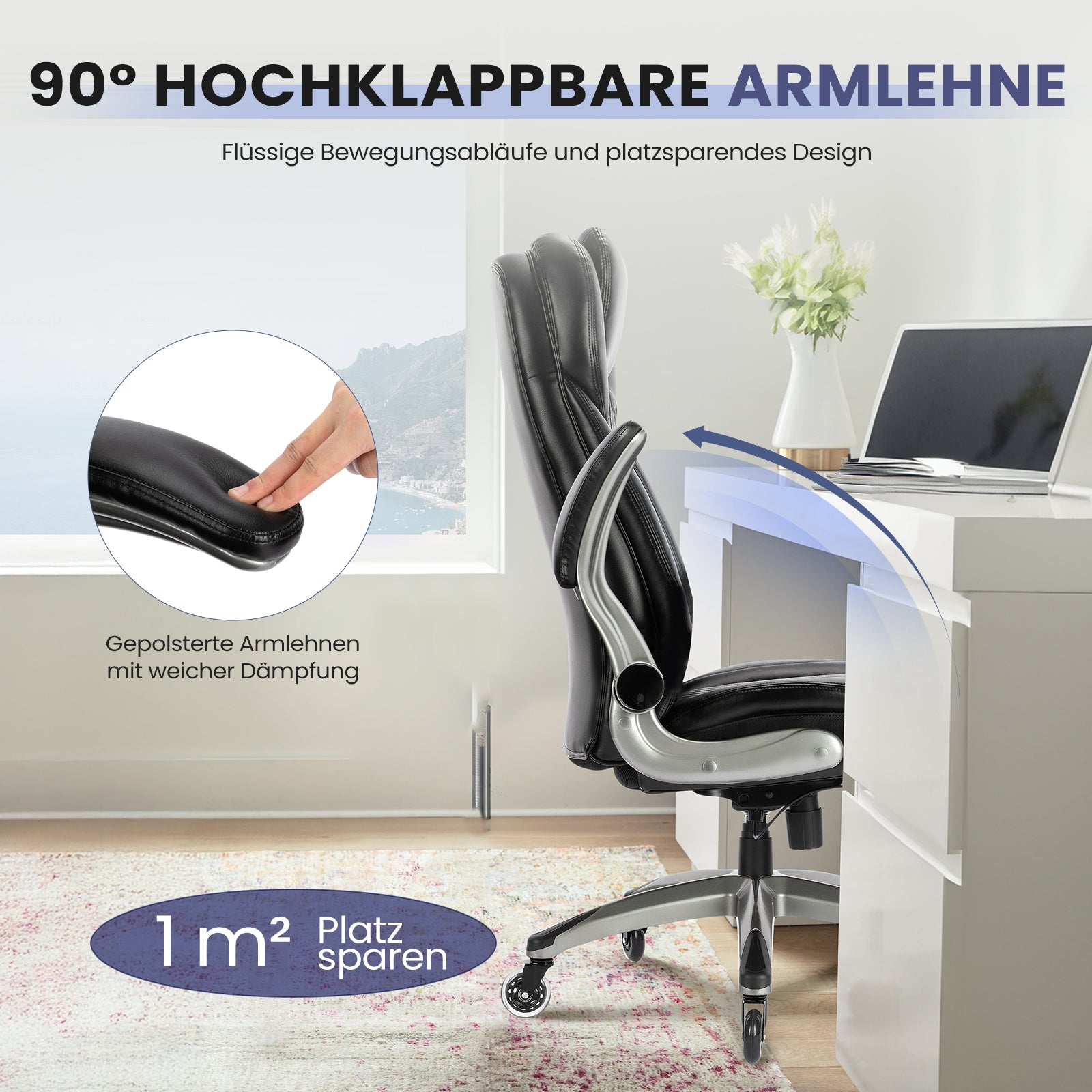Schwarzer Buerostuhl mit klappbaren Armlehnen am Schreibtisch.