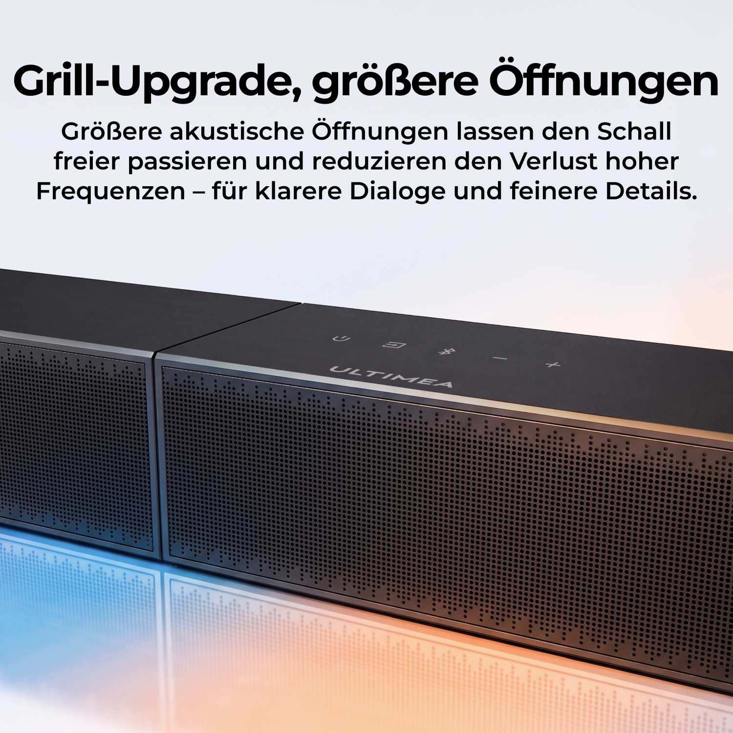 Ultimea-Soundbar mit Lautsprechergitter und Text über verbesserte Akustiköffnungen.