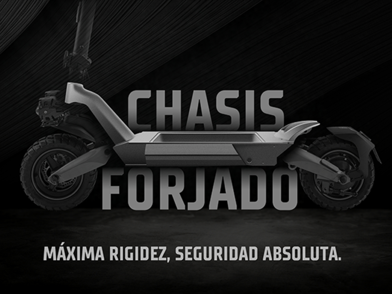 Un chasis de patinete eléctrico negro sobre fondo oscuro con texto CHASIS FORJADO.