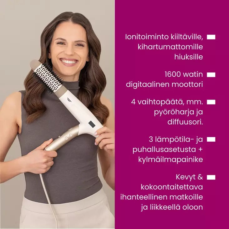 Lächelnte Frau hält eine weiße Warmluftbürste vor einem purpurroten Werbebanner mit Produktfeatures.