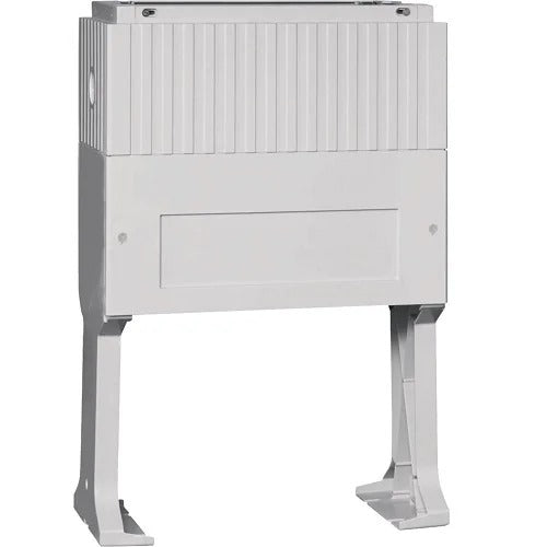 Grauer Elektro-Verteilerkasten mit geripptem Oberteil und stabilen Standfüßen auf weißem Hintergrund.