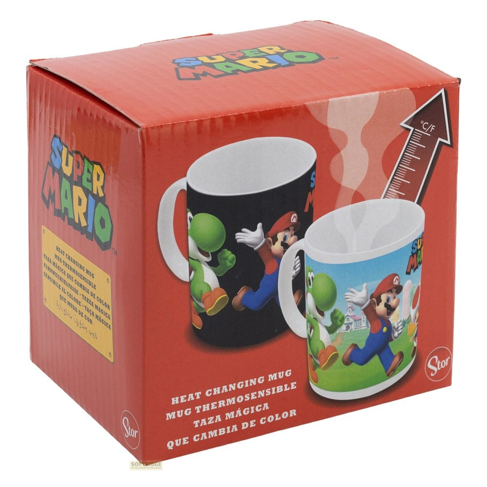 Una caja roja de taza mágica de Super Mario con gráficos de Mario y Yoshi.