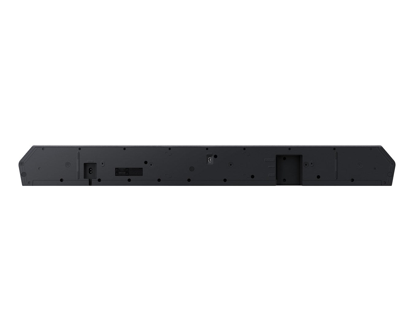 Rückansicht einer schwarzen Soundbar mit verschiedenen Anschlüssen und Schraubenlöchern auf weißem Hintergrund.