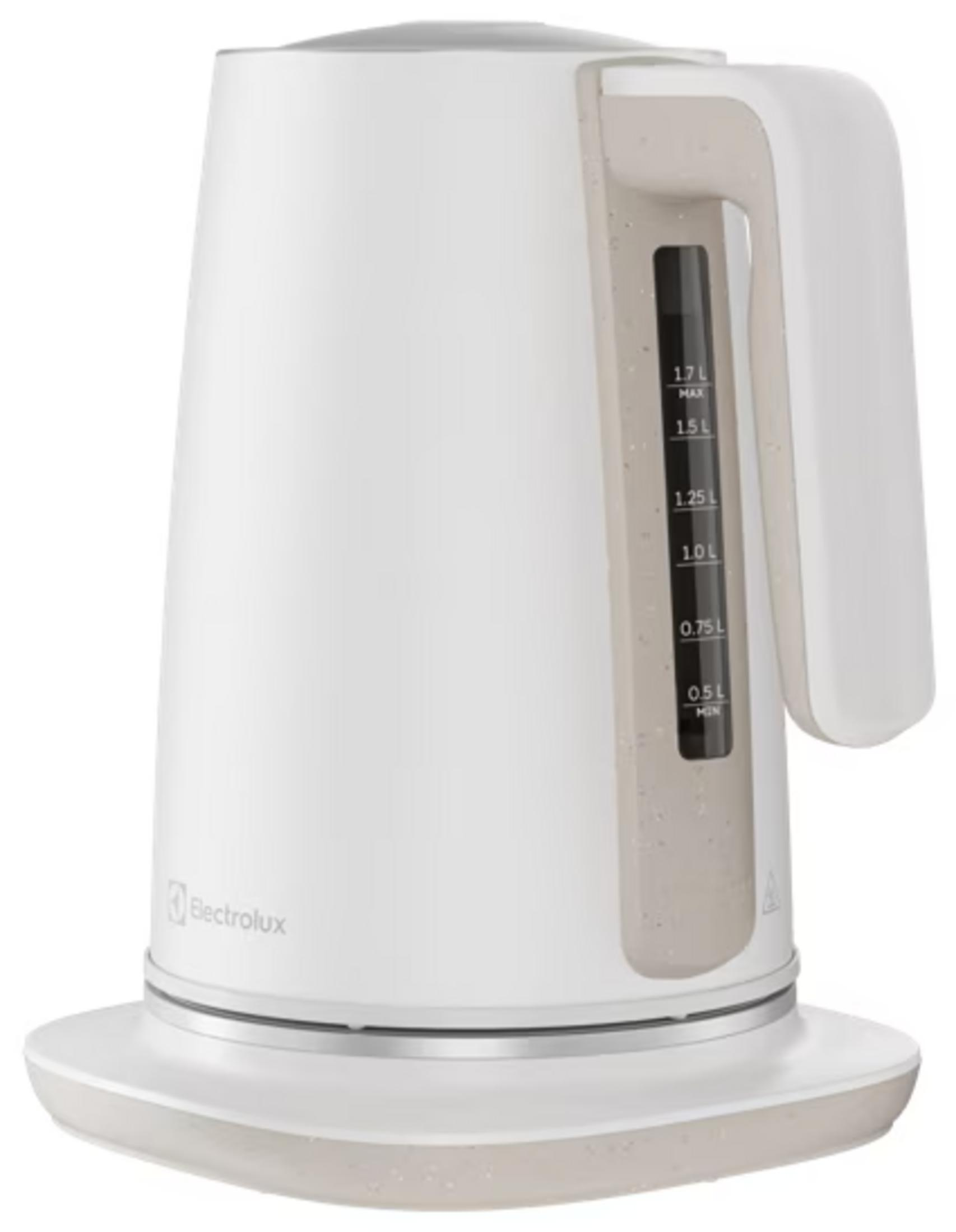 Un hervidor blanco Electrolux con asa beige moteada y nivel de agua sobre una base a juego.