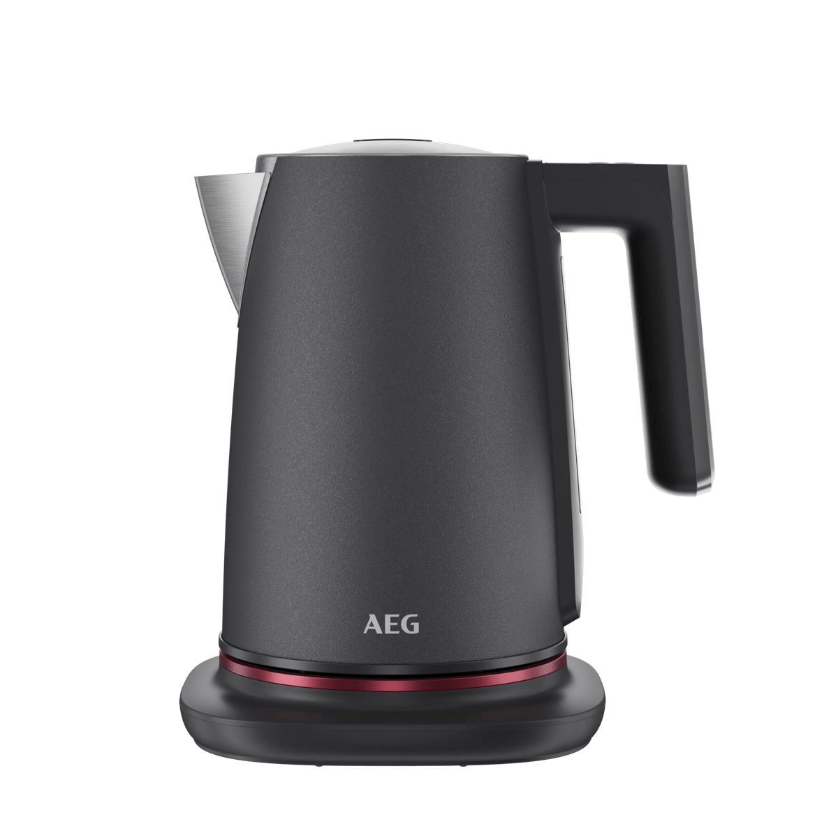 Un moderno hervidor eléctrico AEG negro con vertedor plateado sobre base negra sobre fondo blanco.