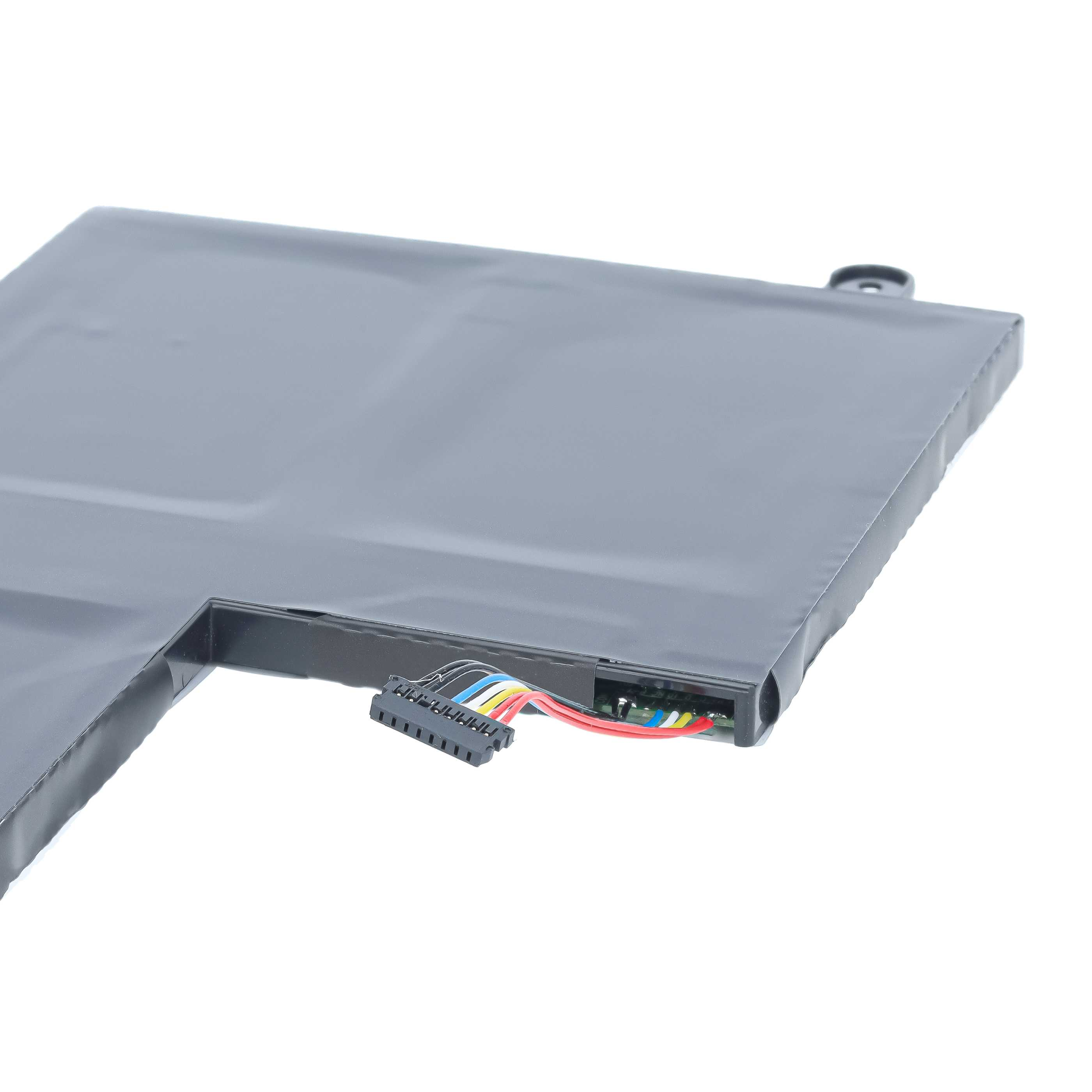 Eine schwarze Laptop-Batterie mit einem bunten Kabel und Steckverbinder auf weißem Hintergrund.